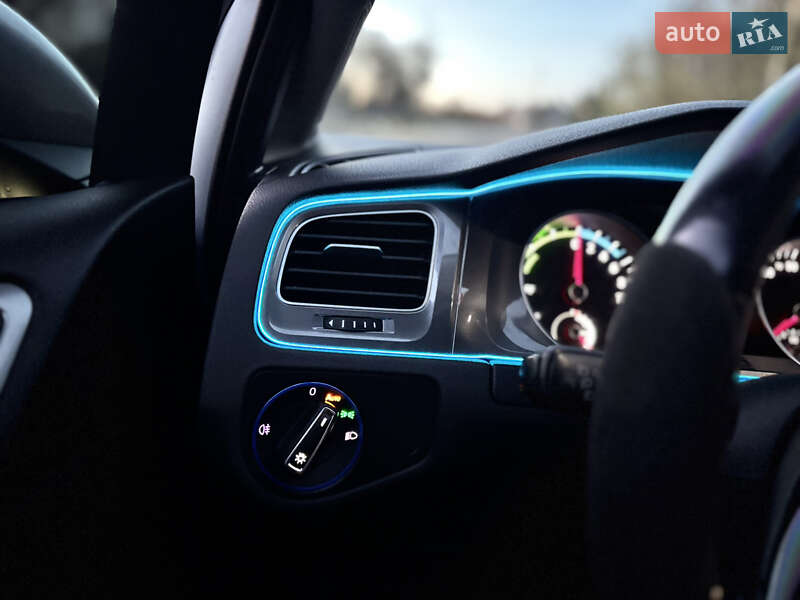 Хэтчбек Volkswagen e-Golf 2014 в Золочеве