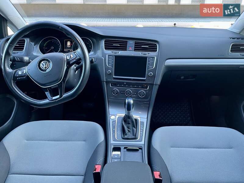 Хетчбек Volkswagen e-Golf 2016 в Одесі