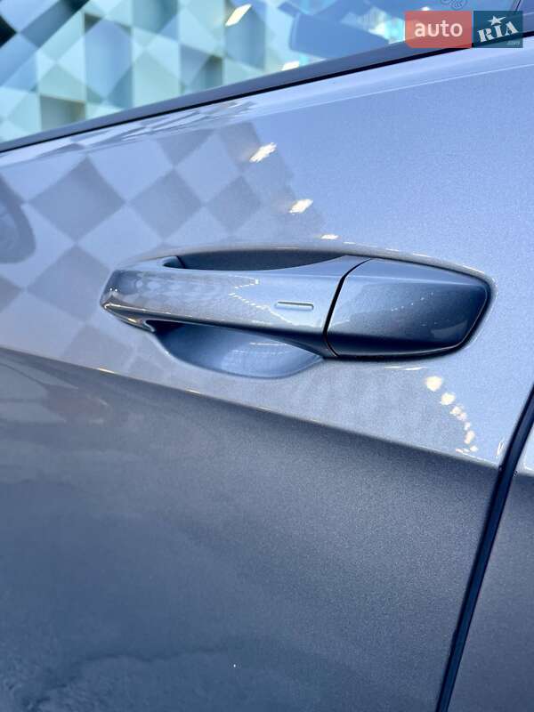 Хетчбек Volkswagen e-Golf 2016 в Одесі