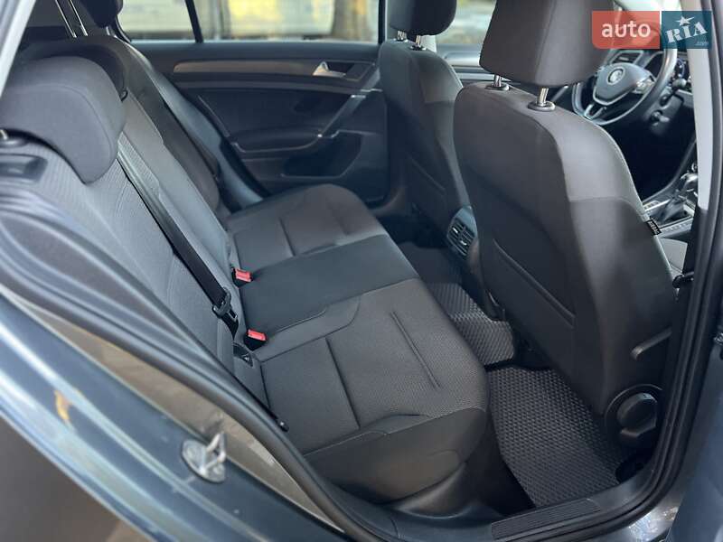 Хэтчбек Volkswagen e-Golf 2019 в Львове