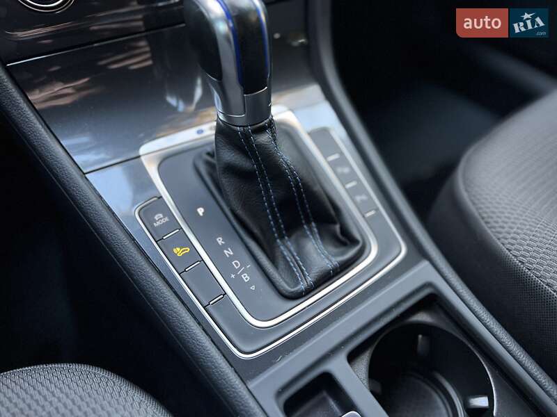 Хэтчбек Volkswagen e-Golf 2019 в Львове