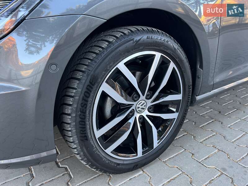 Хэтчбек Volkswagen e-Golf 2019 в Львове