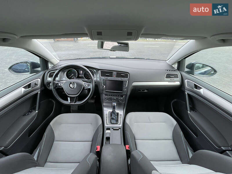 Хэтчбек Volkswagen e-Golf 2015 в Львове