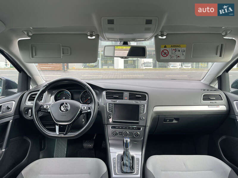 Хэтчбек Volkswagen e-Golf 2015 в Львове