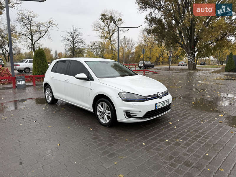 Хетчбек Volkswagen e-Golf 2017 в Дніпрі