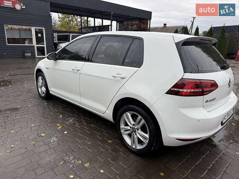 Хетчбек Volkswagen e-Golf 2017 в Дніпрі