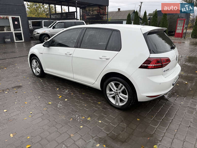 Хетчбек Volkswagen e-Golf 2017 в Дніпрі