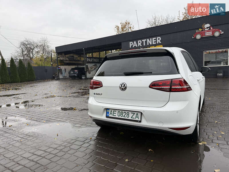 Хетчбек Volkswagen e-Golf 2017 в Дніпрі