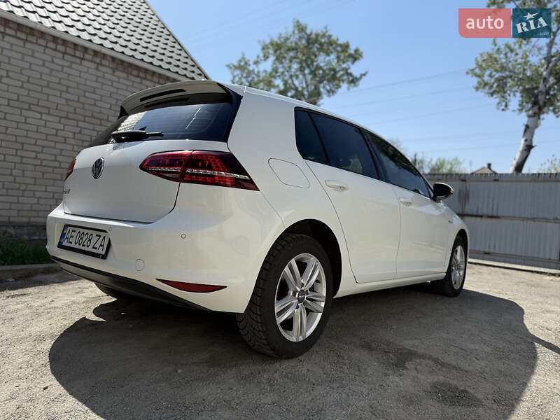 Хетчбек Volkswagen e-Golf 2017 в Дніпрі