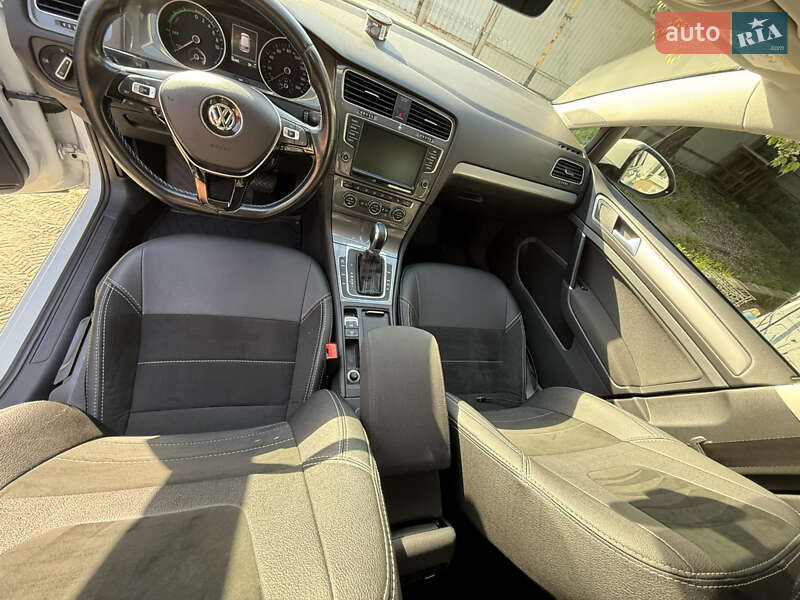 Хетчбек Volkswagen e-Golf 2017 в Дніпрі