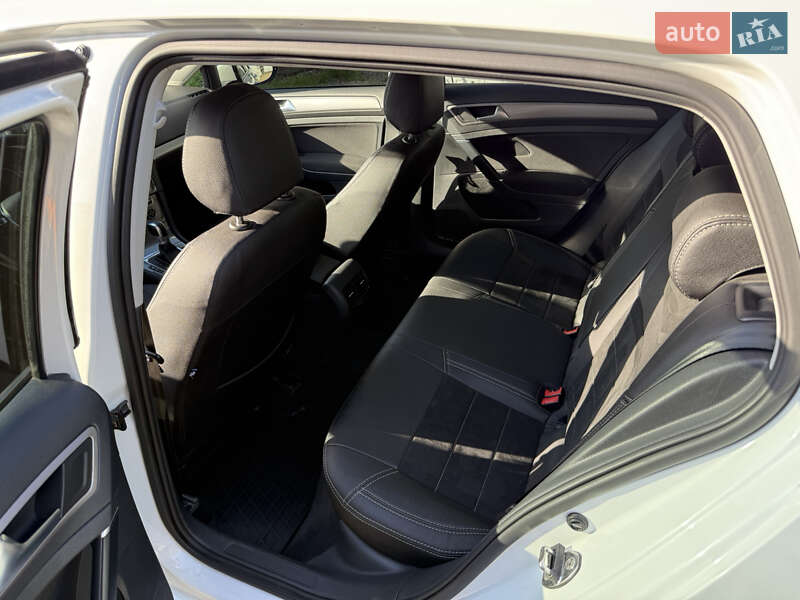 Хетчбек Volkswagen e-Golf 2017 в Дніпрі