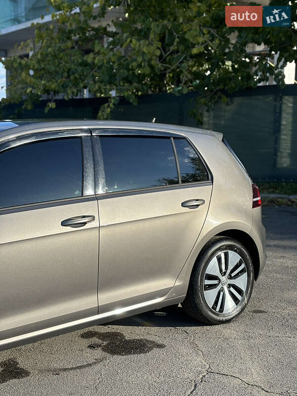 Хетчбек Volkswagen e-Golf 2014 в Умані