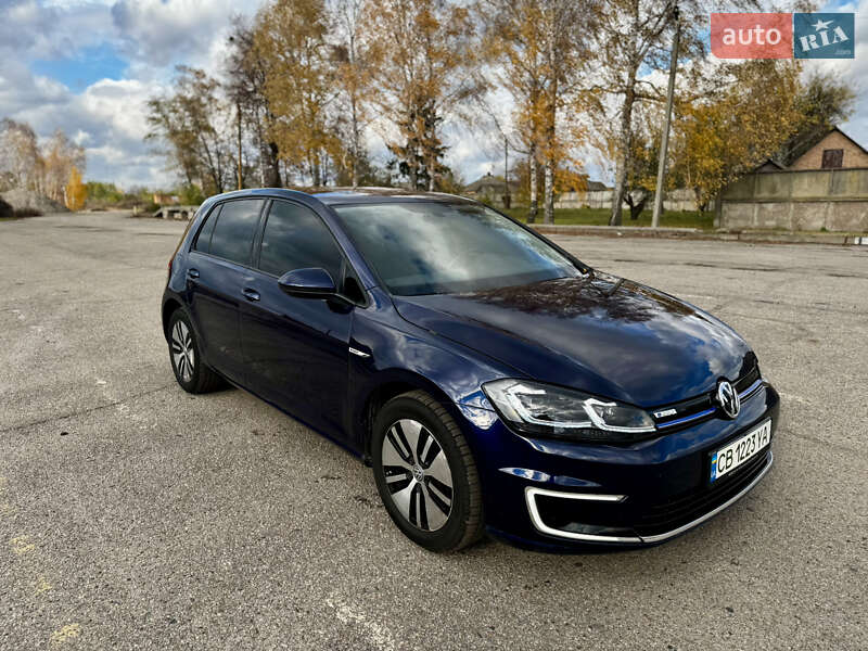 Хэтчбек Volkswagen e-Golf 2017 в Пирятине