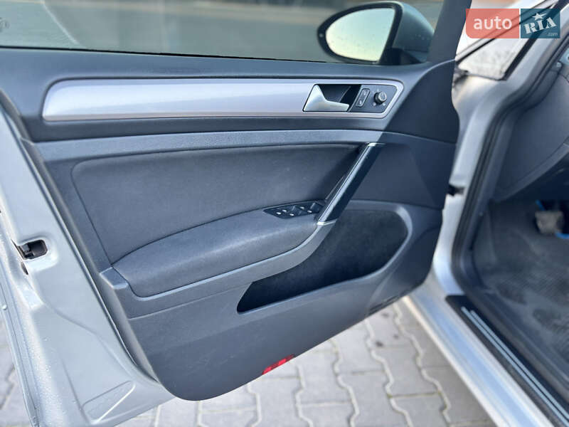 Хетчбек Volkswagen e-Golf 2014 в Тернополі