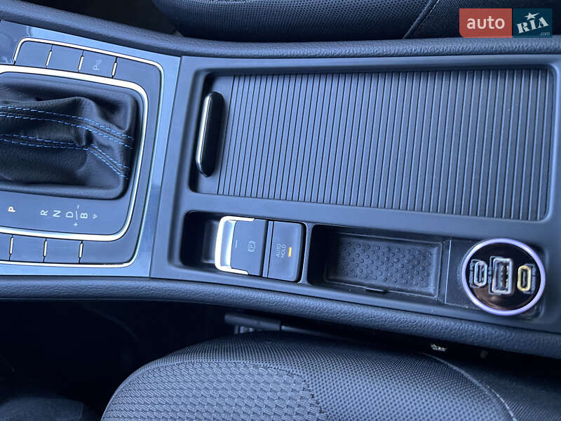 Хэтчбек Volkswagen e-Golf 2019 в Львове