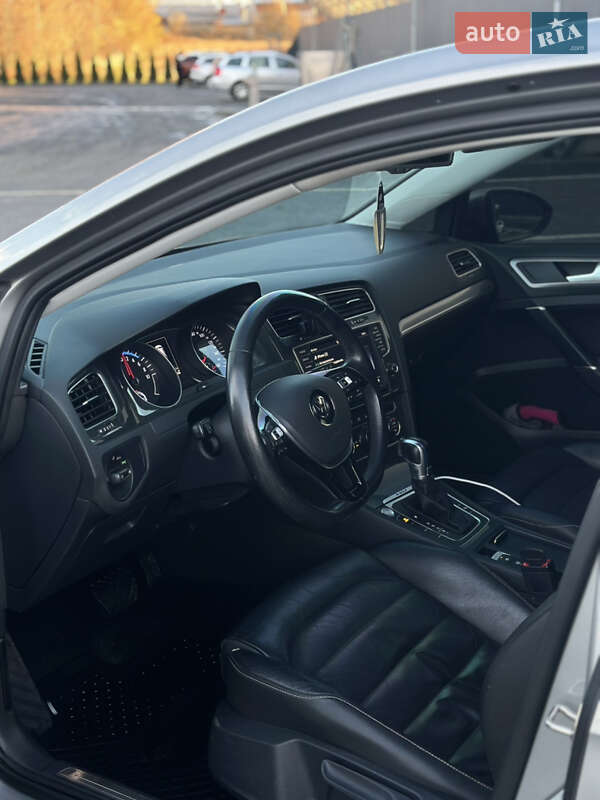 Хэтчбек Volkswagen e-Golf 2016 в Самборе фото 13 Хэтчбек Volkswagen e-Golf 2016 в Самборе