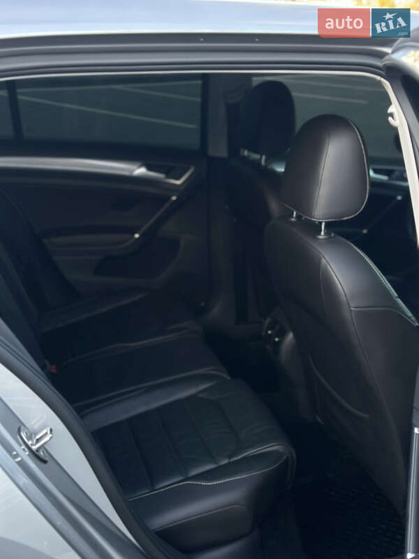 Хэтчбек Volkswagen e-Golf 2016 в Самборе фото 19 Хэтчбек Volkswagen e-Golf 2016 в Самборе