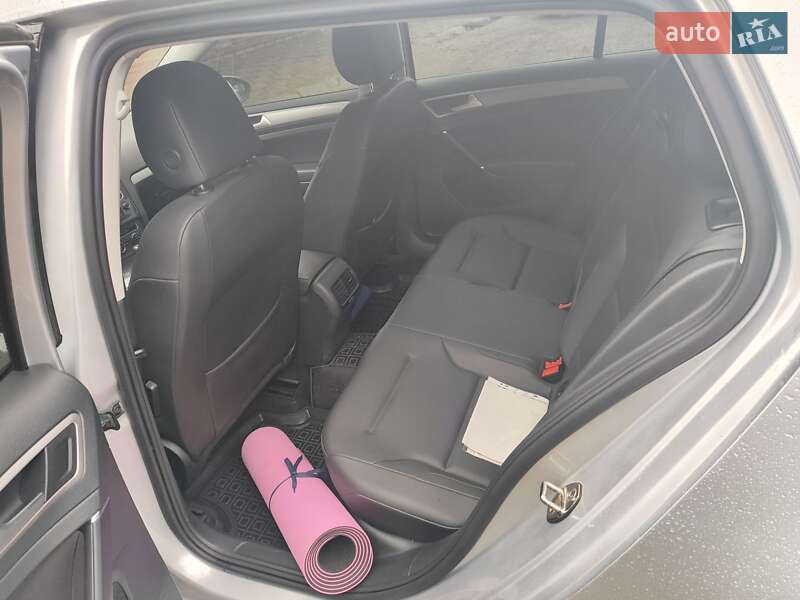 Хэтчбек Volkswagen e-Golf 2015 в Каменец-Подольском