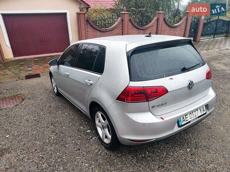 Хэтчбек Volkswagen e-Golf 2015 в Каменец-Подольском