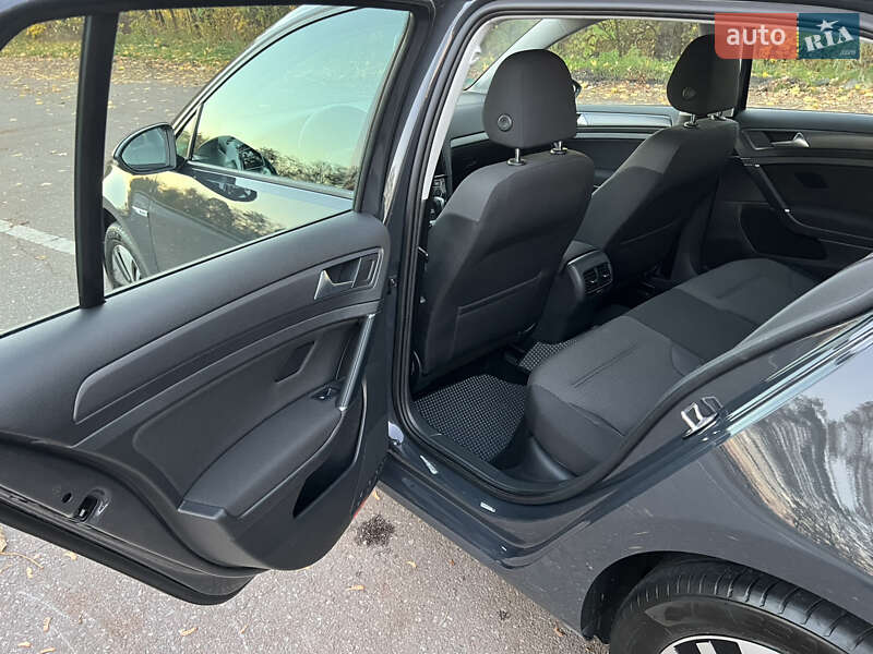 Хэтчбек Volkswagen e-Golf 2020 в Бродах фото 28 Хэтчбек Volkswagen e-Golf 2020 в Бродах