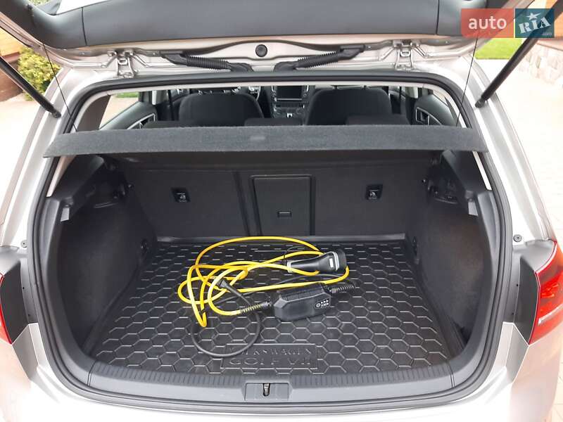 Хэтчбек Volkswagen e-Golf 2015 в Полтаве