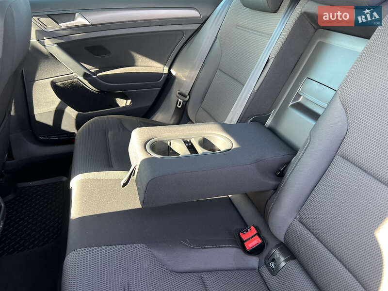 Хэтчбек Volkswagen e-Golf 2018 в Дрогобыче