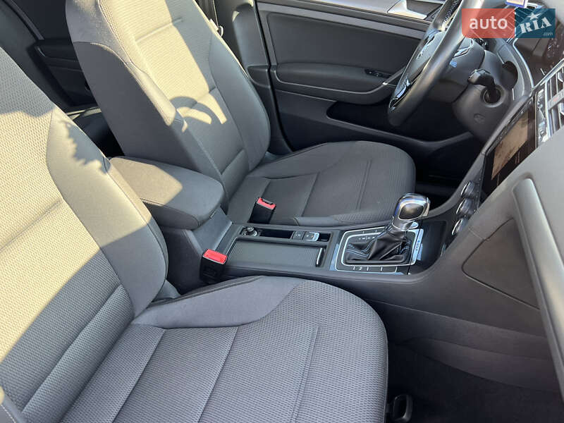 Хэтчбек Volkswagen e-Golf 2018 в Дрогобыче