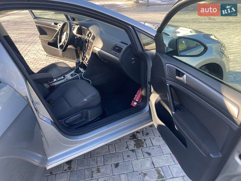 Хэтчбек Volkswagen e-Golf 2018 в Николаеве