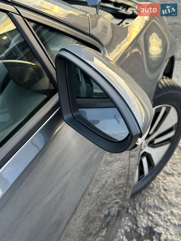 Хэтчбек Volkswagen e-Golf 2019 в Харькове