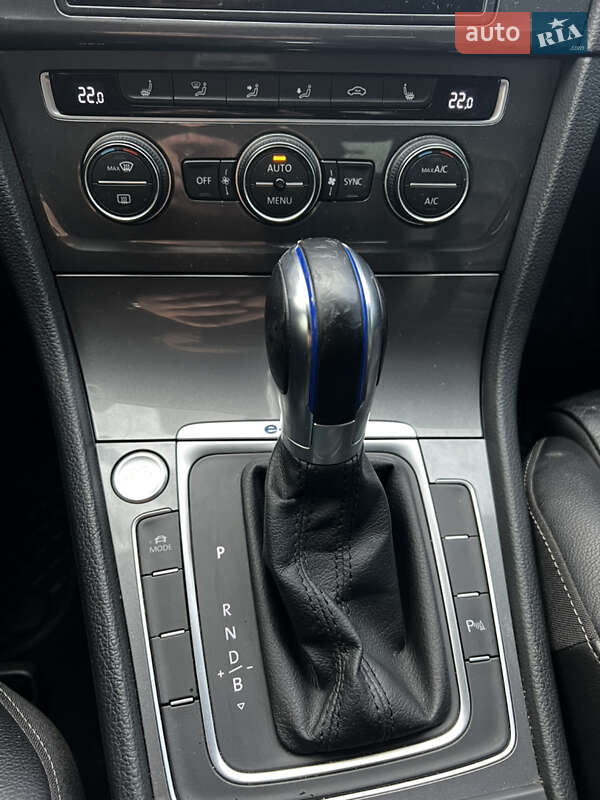 Хетчбек Volkswagen e-Golf 2016 в Рівному