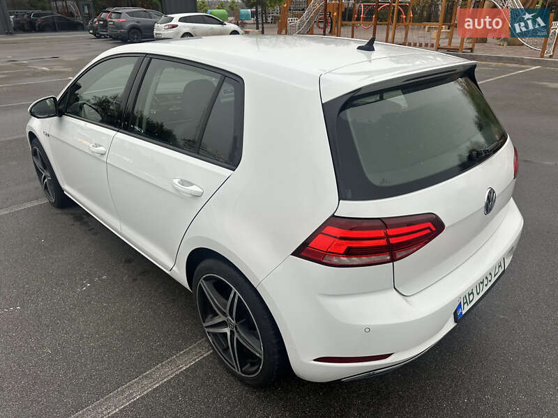 Хэтчбек Volkswagen e-Golf 2018 в Киеве