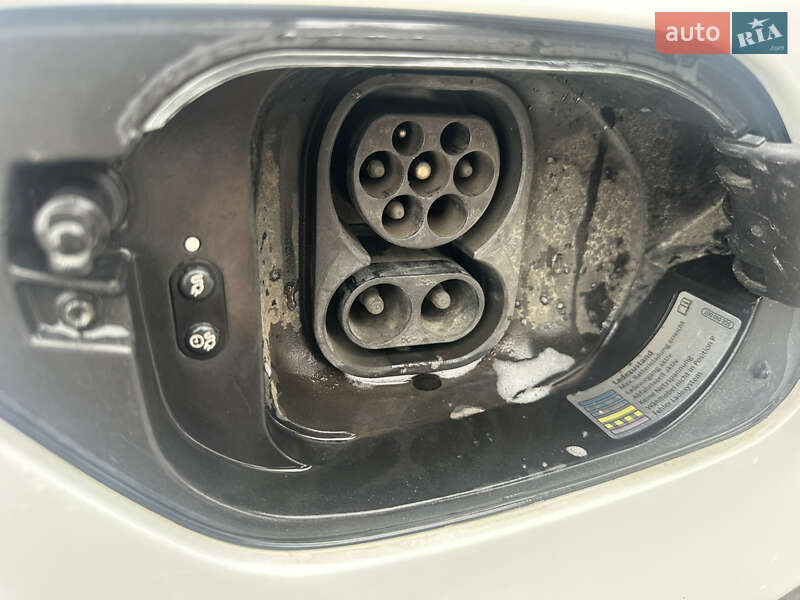 Хэтчбек Volkswagen e-Golf 2018 в Киеве