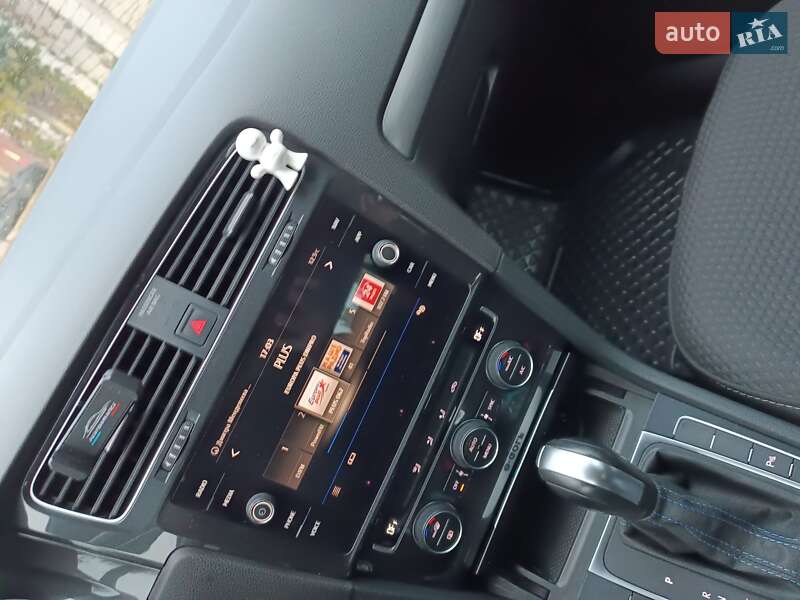 Хетчбек Volkswagen e-Golf 2020 в Дніпрі фото 31 Хетчбек Volkswagen e-Golf 2020 в Дніпрі