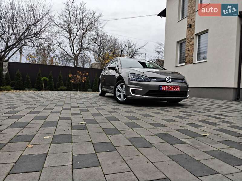 Хэтчбек Volkswagen e-Golf 2015 в Ивано-Франковске