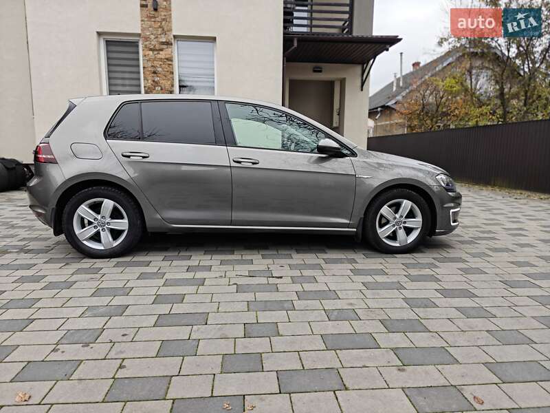Хэтчбек Volkswagen e-Golf 2015 в Ивано-Франковске