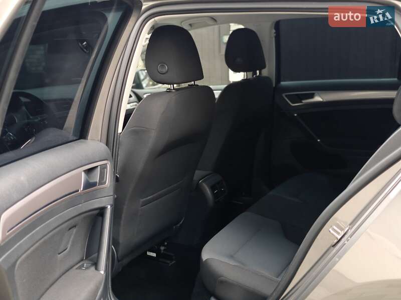 Хэтчбек Volkswagen e-Golf 2015 в Ивано-Франковске