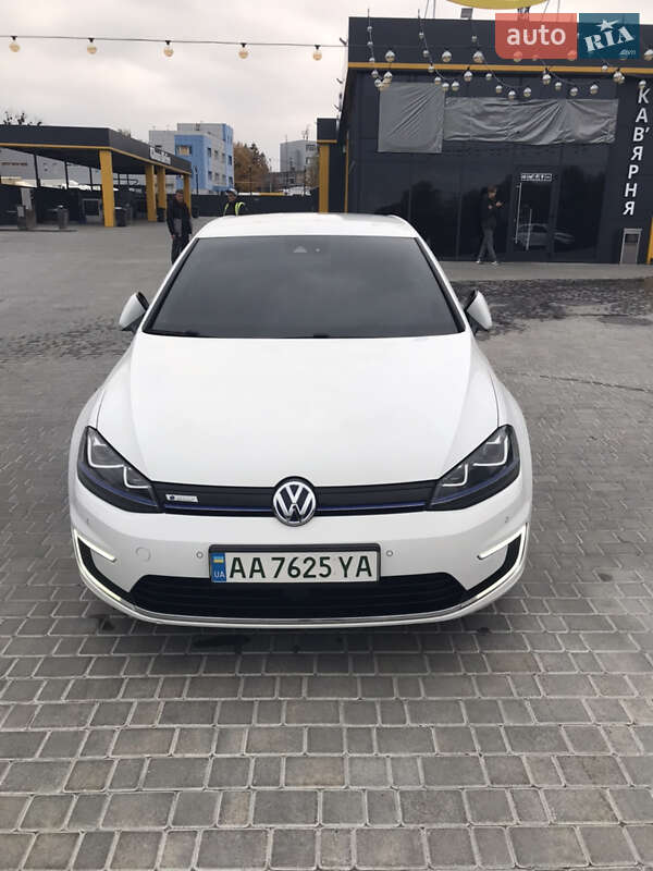 Volkswagen e-Golf 2015