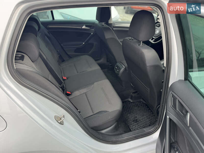 Хэтчбек Volkswagen e-Golf 2017 в Ровно