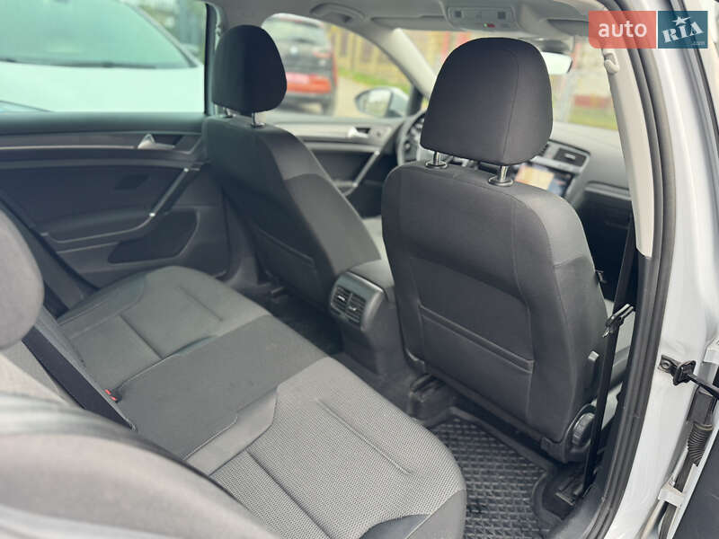 Хэтчбек Volkswagen e-Golf 2017 в Ровно