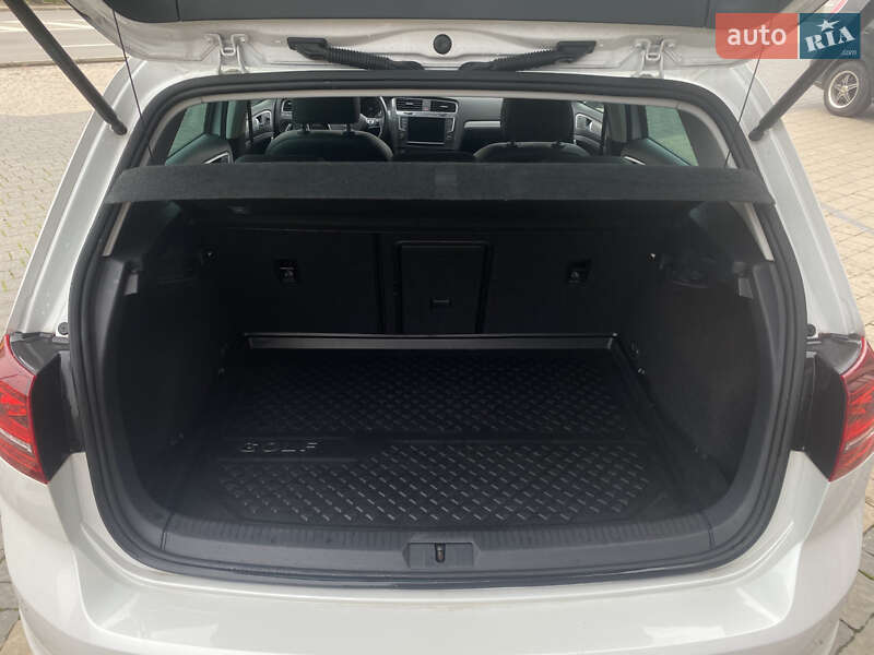 Хэтчбек Volkswagen e-Golf 2016 в Ивано-Франковске