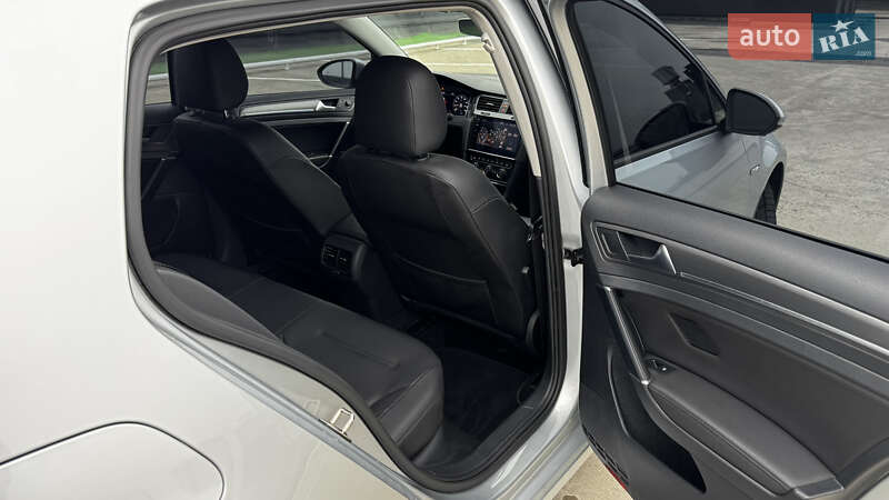 Хэтчбек Volkswagen e-Golf 2019 в Киеве