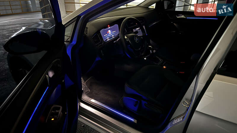 Хэтчбек Volkswagen e-Golf 2019 в Киеве