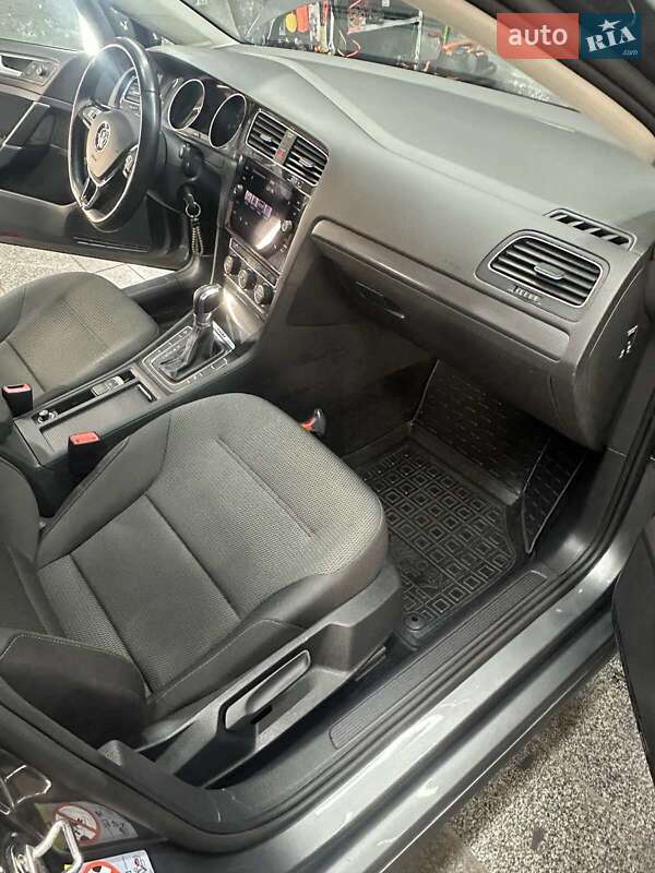 Хетчбек Volkswagen e-Golf 2019 в Житомирі