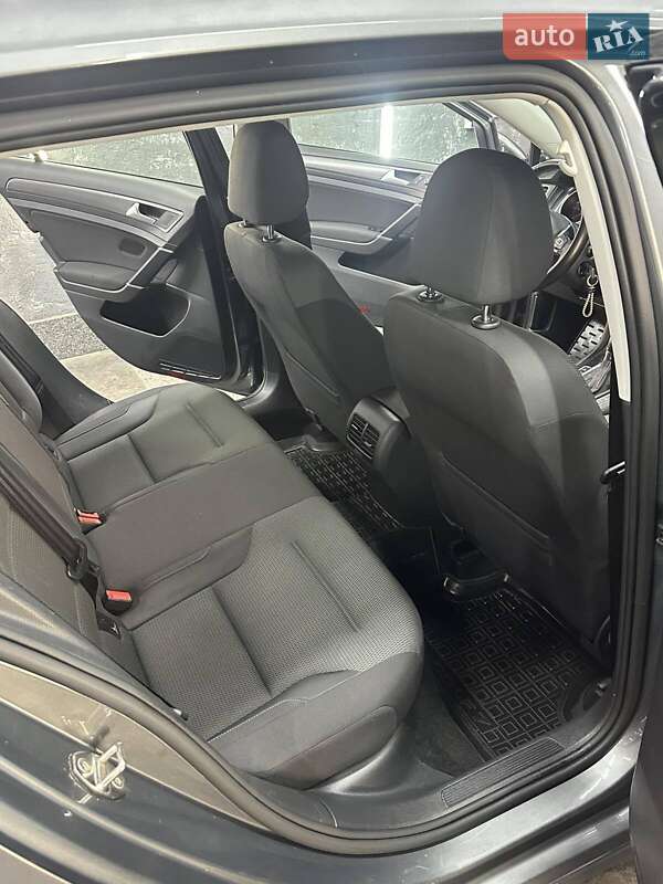 Хетчбек Volkswagen e-Golf 2019 в Житомирі