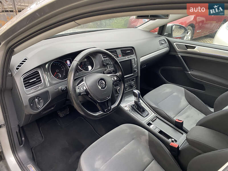 Хетчбек Volkswagen e-Golf 2015 в Чернівцях