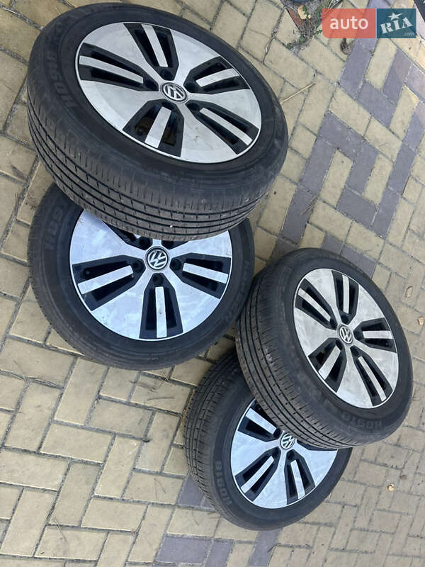 Хэтчбек Volkswagen e-Golf 2018 в Киеве