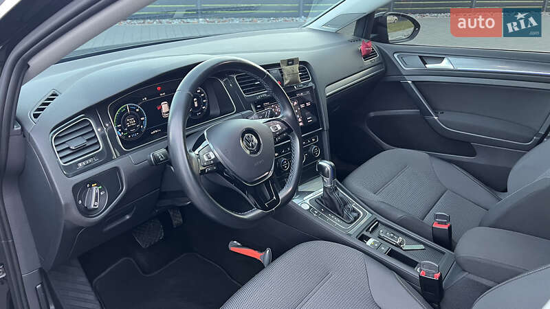 Хэтчбек Volkswagen e-Golf 2018 в Мукачево