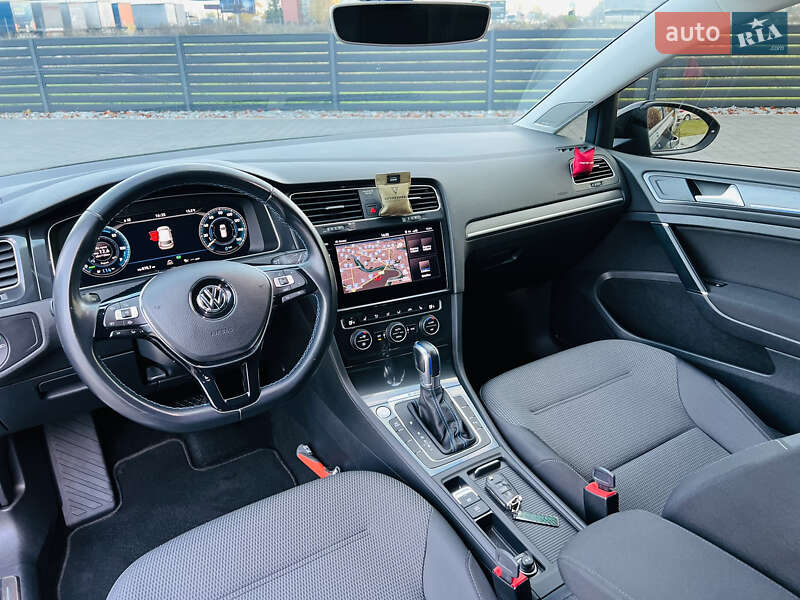 Хэтчбек Volkswagen e-Golf 2018 в Мукачево