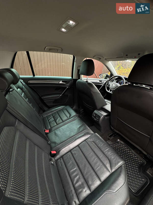 Хетчбек Volkswagen e-Golf 2019 в Києві