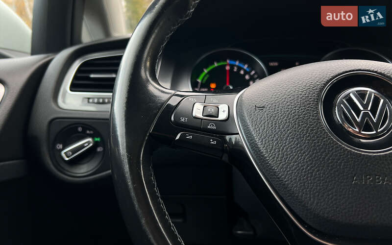 Хетчбек Volkswagen e-Golf 2014 в Львові